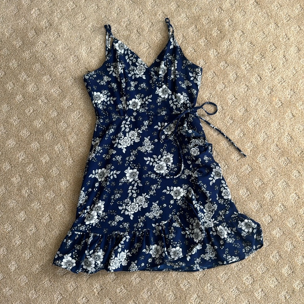 Navy floral sundress size small Altar’d State